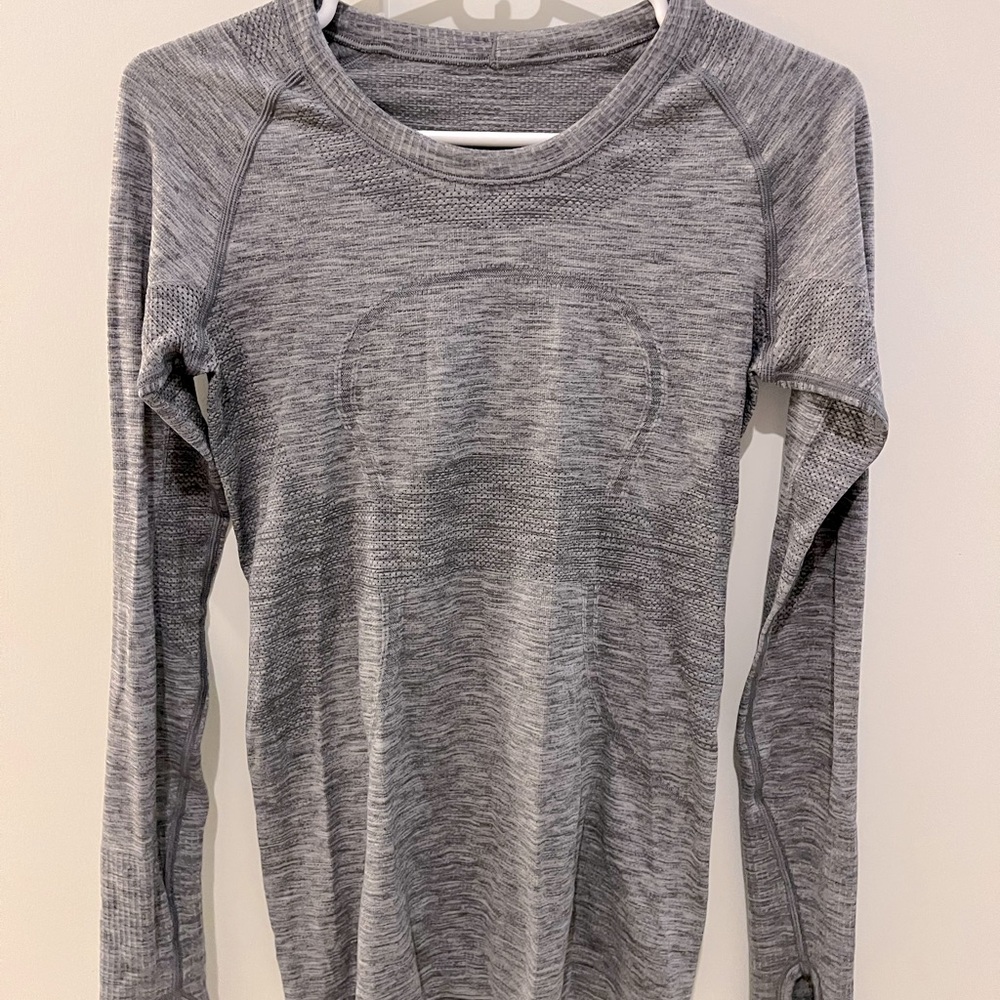 heathered grey lululemon long sleeve swiftly tech size 6!!
